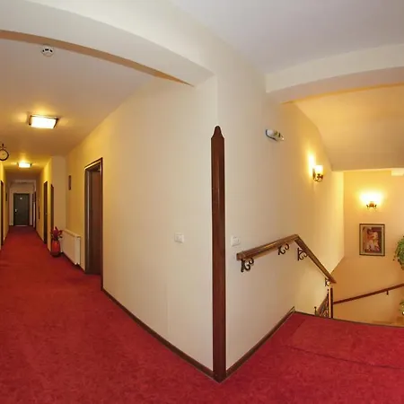 Victoria Hotel 3*