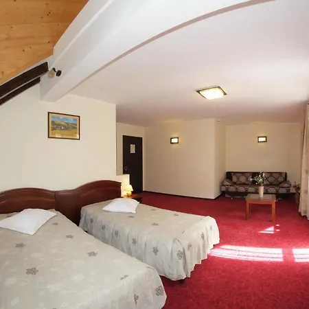 Victoria Hotel 3*